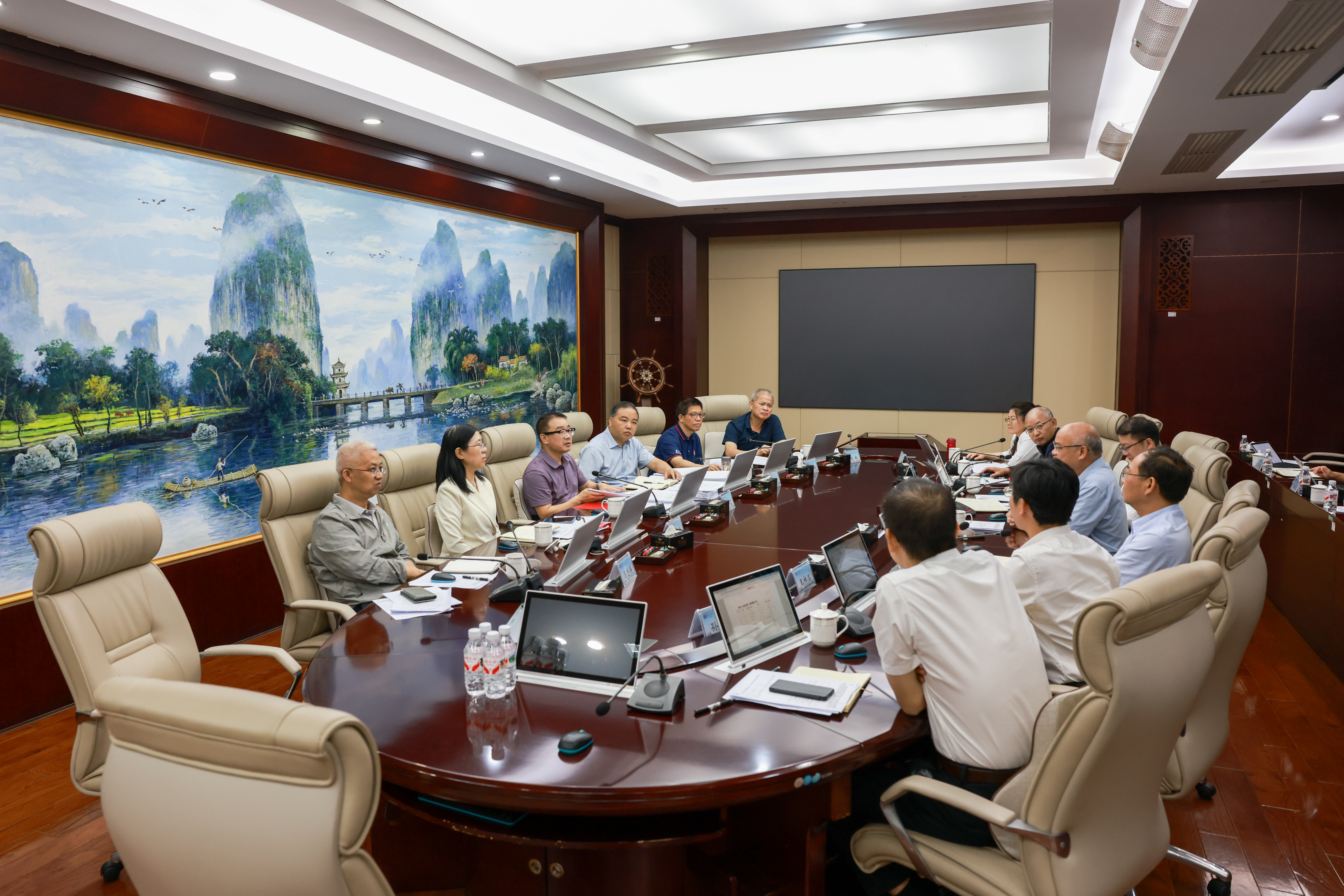                 校十届党委常委会第89次会议召开 徐华蕊主持（2026-07-30）